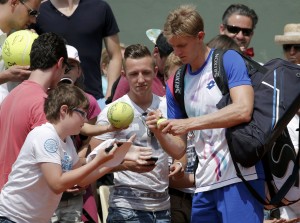 Kevin Anderson signing autographs for fans at the 2014 French Open. (Picture credit: REUTERS / Jean-Paul Pelissier)