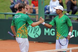 Raven Klaasen and Ruan Roelofse kept South Africa’s hopes alive in the Davis Cup tie vs Lithuania being played in Lithuania when they beat Lukas Mugevicius and Laurynas Grigelis 6-1 6-1 6-3 on Saturday.